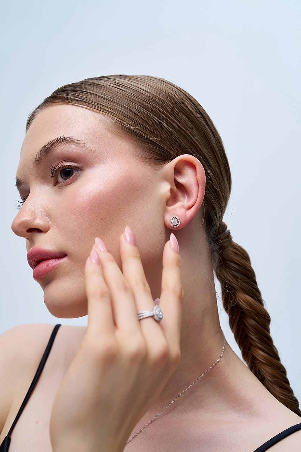 0.34 Karat IDL Sertifikalı Tasarım Damla Pırlanta Küpe