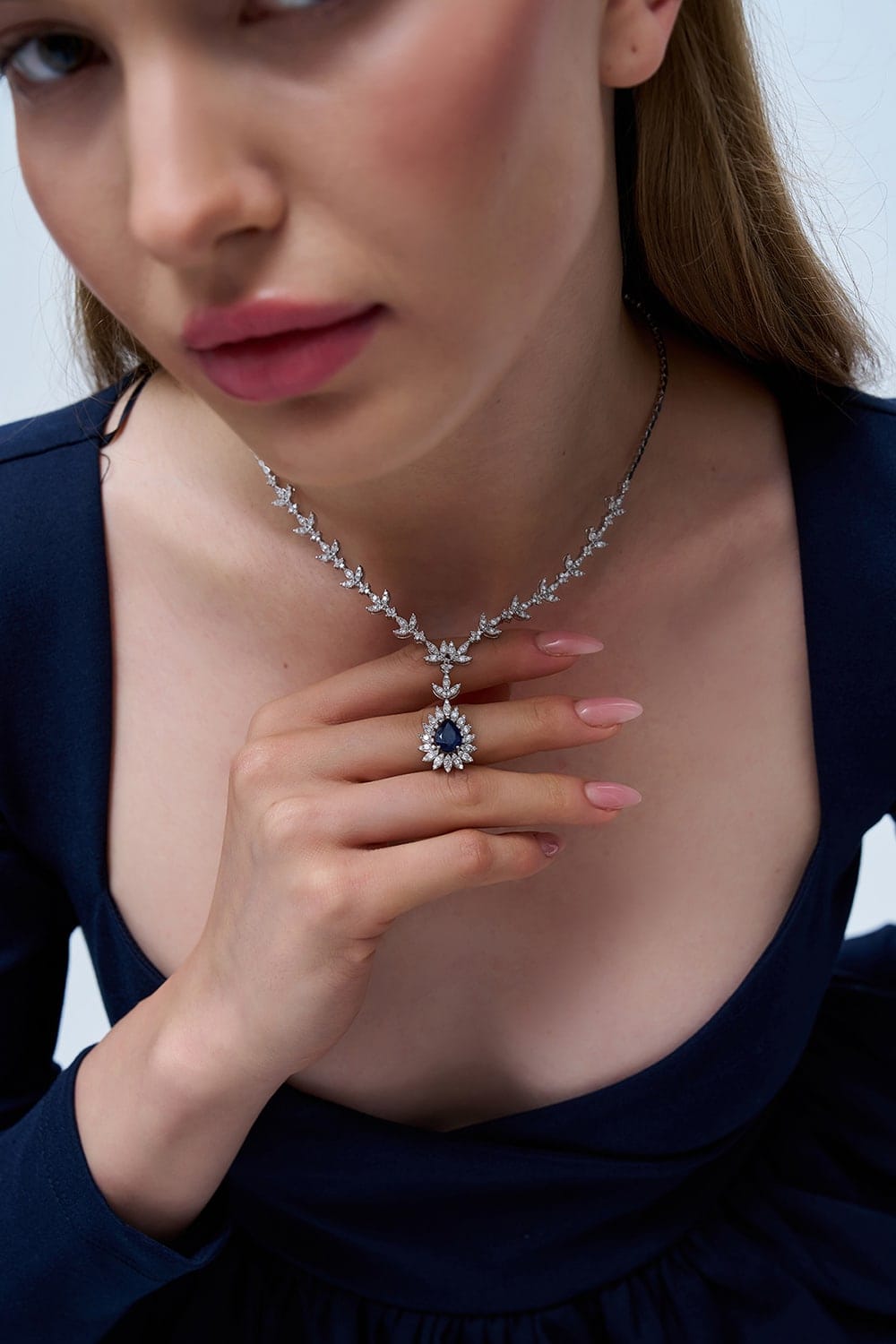 5.54 Karat IDL Sertifikalı Tasarım Pırlanta Safir Gerdanlık