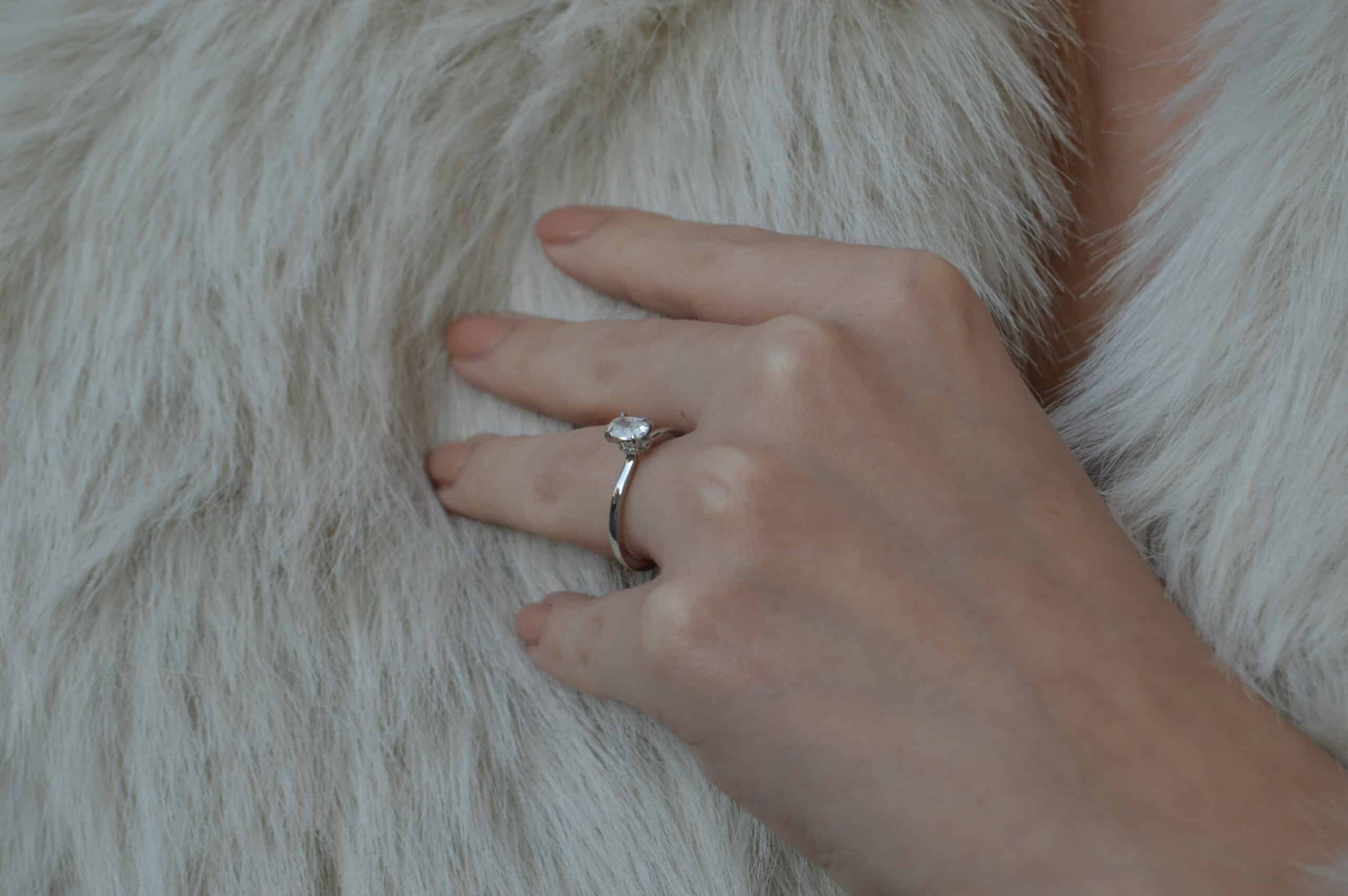 0.45 Karat F SI HRD Sertifikalı Oval Pırlanta Yüzük