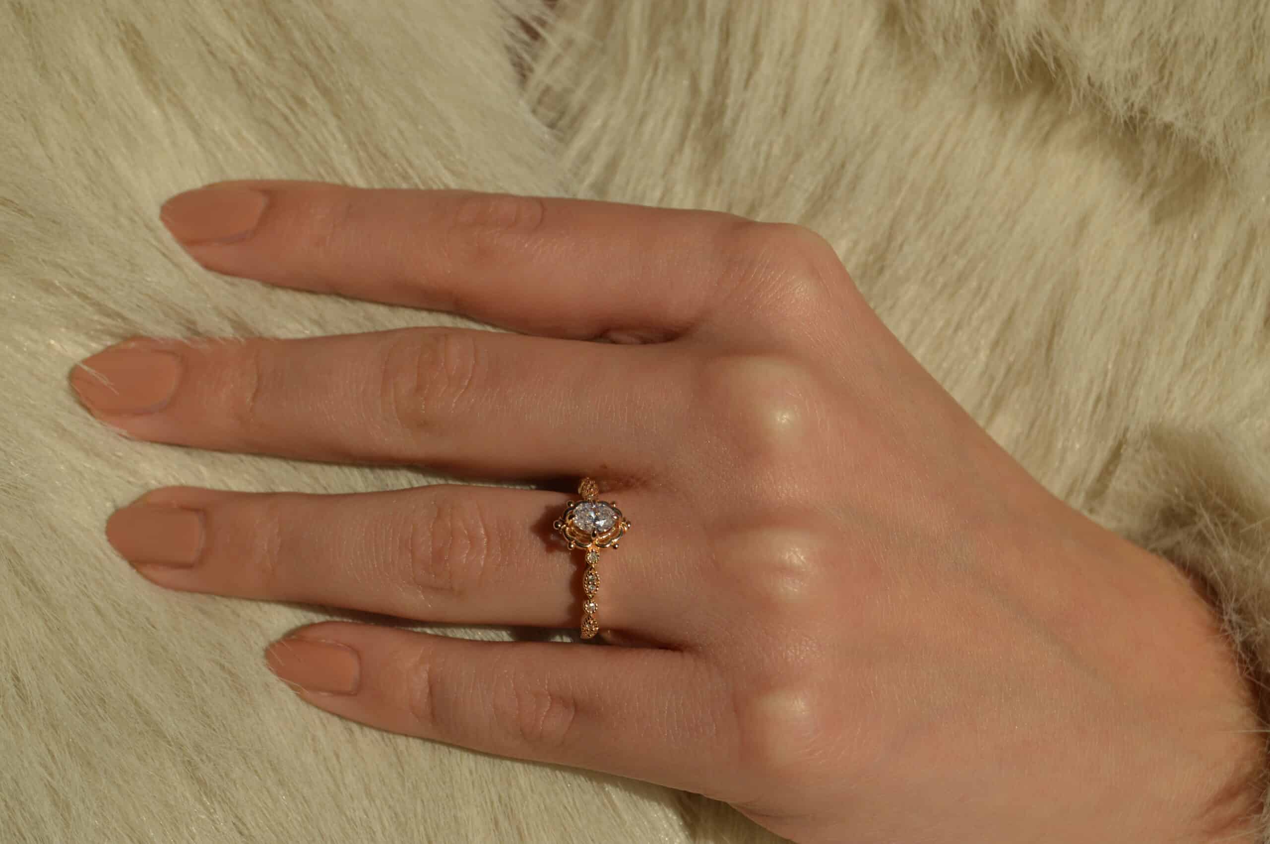 0.46 Karat IDL Sertifikalı Oval Pırlanta Yüzük